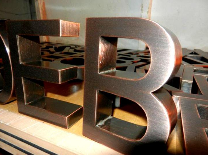 新品不銹鋼仿古字精工仿古字銅字生銹發(fā)光字精品鐵銹做舊背光字